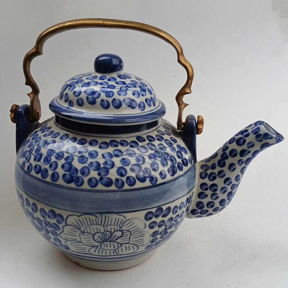 Porcelai Cobalt Blue & White Lotus Flower Teapot Brass Handle Asian Oriental VTG